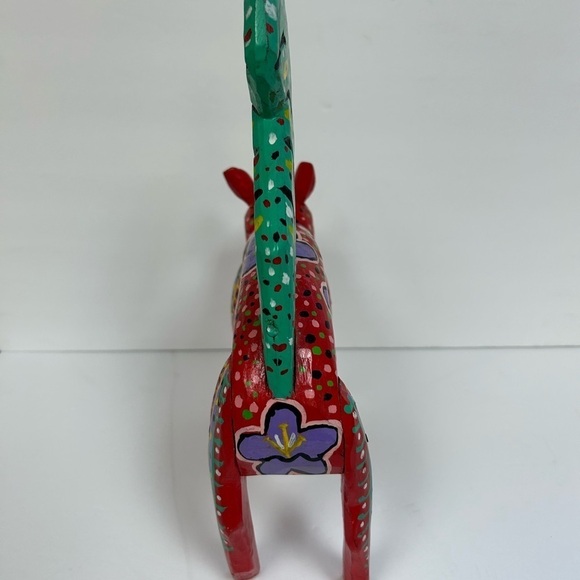 Bright,Beautiful, Squirrel /solid hand carved tropical hardwood (9.5"W X 12"H) - Picture 7 of 8